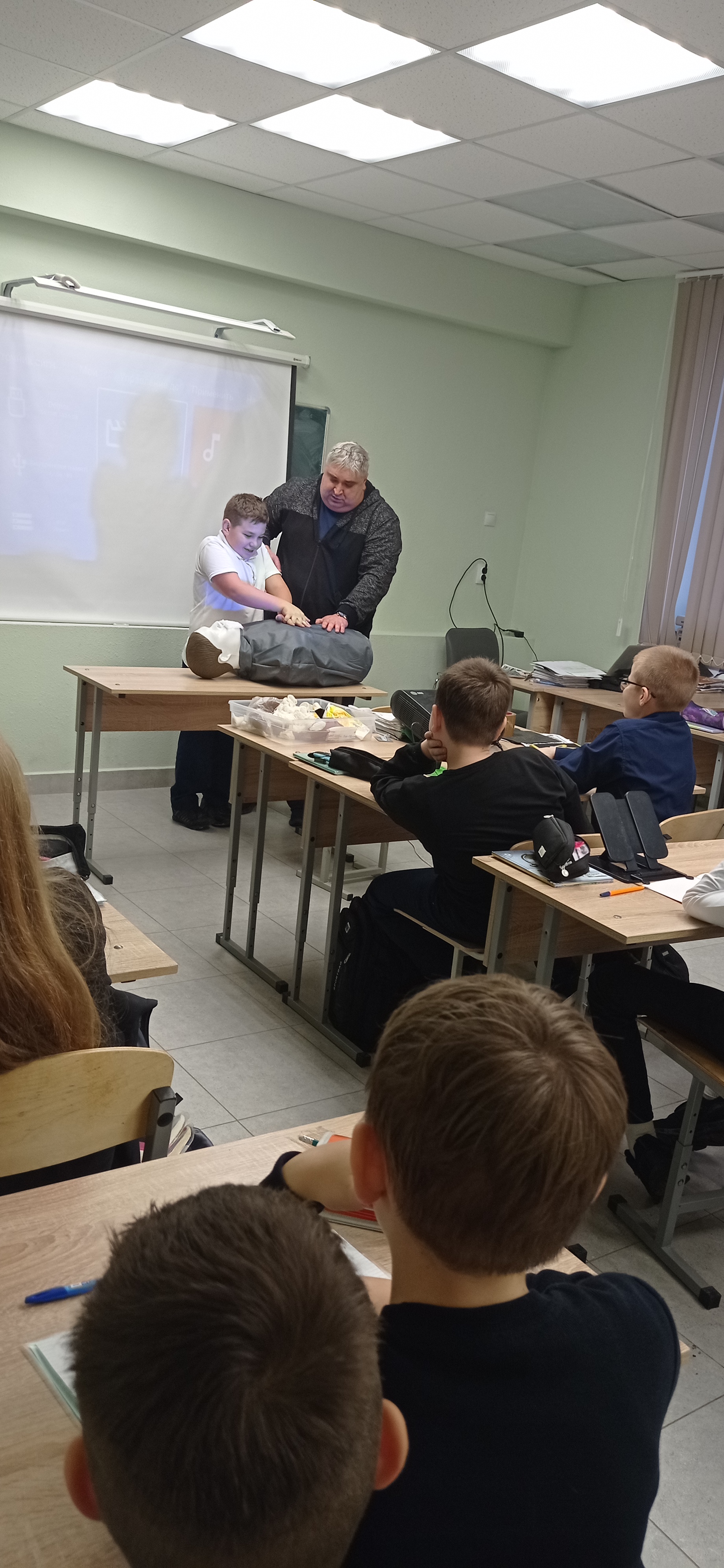 Урок по ОПМП по теме:«Внезапная остановка сердца. Искусственное дыхание и непрямой массаж сердца..